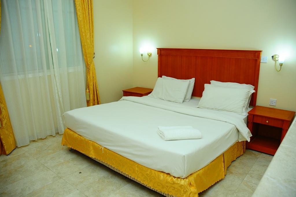 Al Faisal Hotel Suites Szúr Szoba fotó