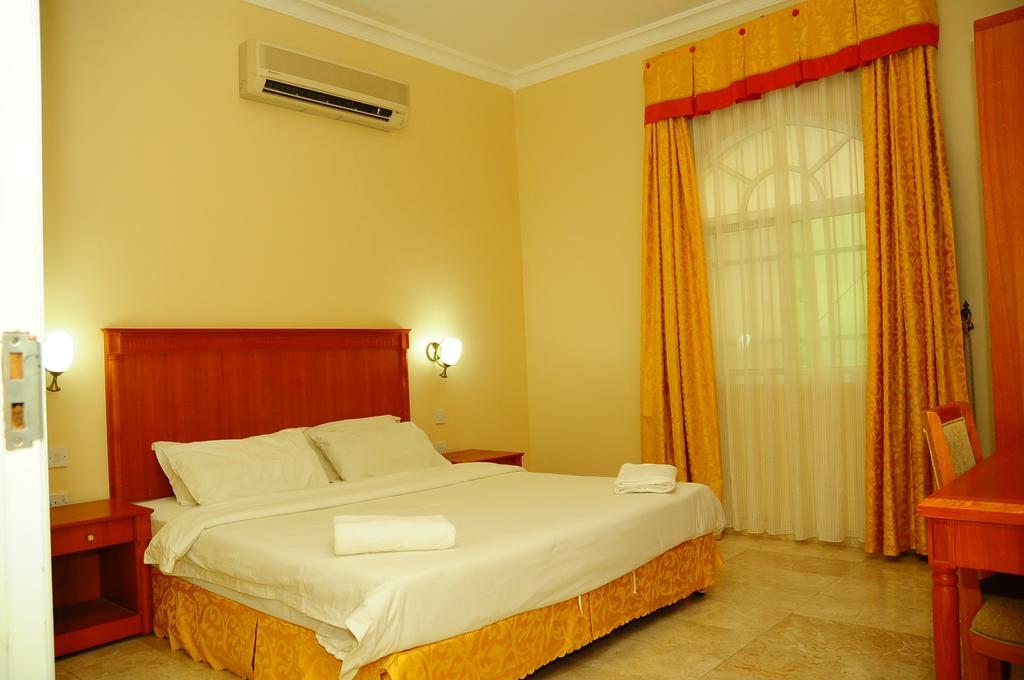 Al Faisal Hotel Suites Szúr Szoba fotó