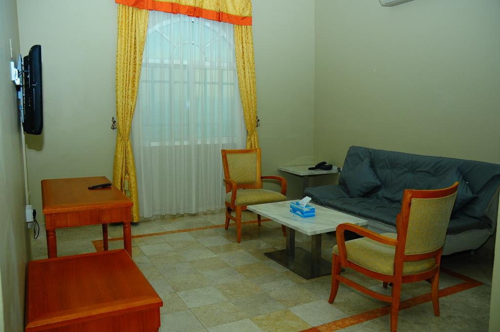 Al Faisal Hotel Suites Szúr Szoba fotó