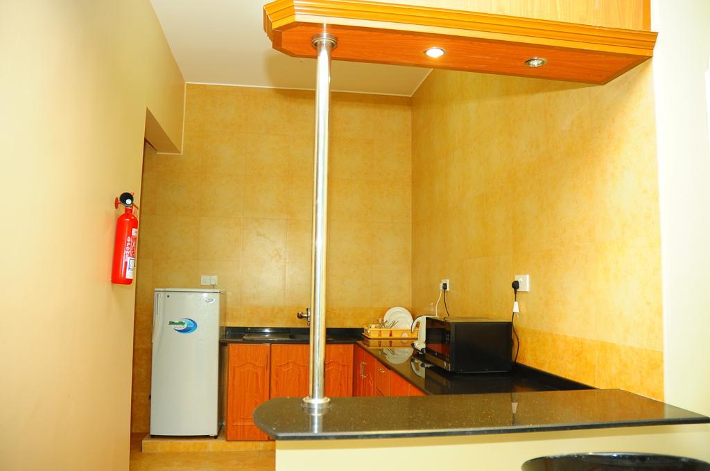 Al Faisal Hotel Suites Szúr Kültér fotó